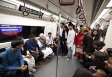 Delhi Metro से सफर कर PM Modi दिल्ली विश्वविद्यालय के शताब्दी समारोह में पहुंचे