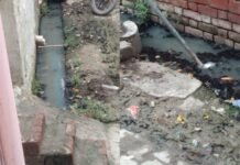 Unnao News : सोशल मीडिया पर स्वच्छता के प्रति जागरूक कर रहा स्वास्थ्य विभाग, उन्नाव नगर पालिका कर्मी लगा रहे पलीता