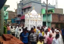 जुलूस की तैयारियों के दौरान विद्युत तार के संपर्क में झण्डा आने से 4 लोगों की मौत