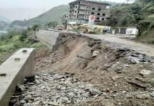Himachal Pradesh : रात को बहाल हुआ यातायात, भूस्खलन से फिर हुआ बंद