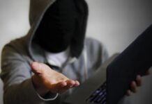 आपत्तिजनक फोटो वायरल करने की धमकी देकर पड़ोसी युवक ने युवती से हड़पे लाखों रूपए, दोस्तों को भी भेजी तस्वीरें