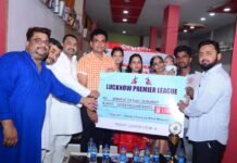 नाइट क्रिकेट टूर्नामेंट के फाइनल में बारिश बनी आफत, दोनों टीमों ने शेयर की ट्राफी