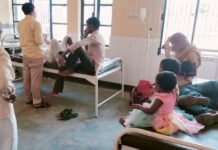 Road Accident : पिकअप पलटने से दंपति सहित सात घायल