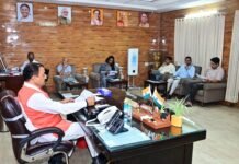 कमजोर वर्ग की बस्तियों में प्राथमिकता के आधार पर कराया जाए ग्राम चौपालो का आयोजन- केशव प्रसाद मौर्य