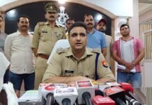 उन्नाव लूट का खुलासा : मुनीम के मामा का लड़का ही था लूट का मास्टर माइंड, घटना में प्रयुक्त तमंचा व दो कारें व 10.50 लाख बरामद