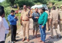 Unnao : गणपति मूर्ति विसजर्न के दौरान सई नदी में डूबने से शिक्षक व छात्र की मौत