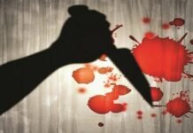 अवैध संबंध के शक में पत्नी को उतारा मौत के घाट, कमरा बंद कर हुआ फरार