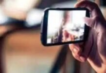 शर्मनाक आरोप : शिकायत करने पर आरोपी के सामने पीड़िता के थाने में उतरवाये कपड़े, खींचे फोटो……