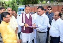 उप मुख्यमंत्री केशव प्रसाद मौर्य ने बाराबंकी मे पीएमजीएसवाई के अन्तर्गत निर्मित सम्पर्क मार्ग का किया निरीक्षण