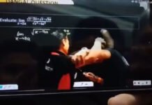 आखिर ऐसा क्या हुआ कि क्लास में पढ़ाते समय टीचर को पीटने लगा छात्र, देखें वीडियो