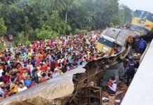 दो ट्रेनों के बीच भीषण टक्कर में 20 लोगों की मौत सैकड़ों यात्री घायल