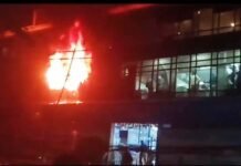 UP : लखनऊ के हजरतगंज स्थित केनरा बैंक में लगी भीषण आग, खिड़कियों से कूदे कर्मचारी