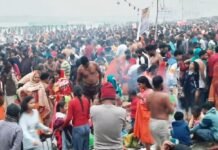 कार्तिक पूर्णिमा पर लाखों श्रद्धालुओं ने लगाई आस्था की डुबकी