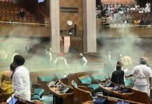 संसद की सुरक्षा चूक मामले में लोकसभा के 8 कर्मचारी निलंबित, स्पीकर ने दिए जांच के आदेश