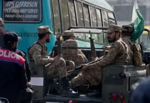 पाकिस्तान में मतदान जारी, शुरू हो गई हिंसा, चलीं दनादन गोलियां, एक सुरक्षाकर्मी की मौत