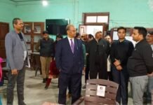 Unnao : राजस्व परिषद अध्यक्ष हेमंत राव ने कलेक्ट्रेट के विभिन्न कार्यालयों का किया निरीक्षण