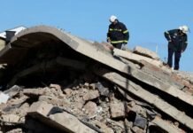 दक्षिण अफ्रीका में इमारत ढहने से 32 की मौत, 20 कर्मचारी अब भी लापता