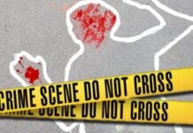 भाई-भाभी और पत्नी समेत आठ लोगों को कुल्हाड़ी से काटने के बाद खुद लगाई फांसी