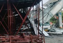 मुंबई में होर्डिंग गिरने से 14 लोगों की मौत, 74 लोग घायल