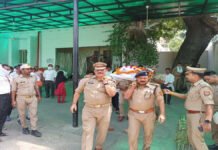 लाचारी में अपनों ने मुंह मोड़ा, पुलिस ने कराया अंतिम संस्कार, पुलिस उपायुक्त पश्चिम और ठाकुरगंज पुलिस ने मृतक को दिया कंधा