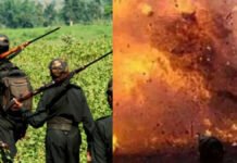 नक्सलियों ने जवानों के ट्रक पर आईईडी से किया विस्फोट, दो जवान शहीद, कई घायल