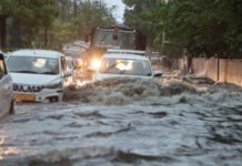 दिल्ली में भारी बारिश से सड़कों पर जलभराव, यातायात प्रभावित