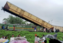 कंचनजंगा एक्सप्रेस में मालगाड़ी के टक्कर मारते ही हवा में कई फीट उछली बोगियां