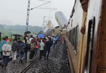 पश्चिम बंगाल ट्रेन हादसे में लोको पायलट सहित 5 लोगों की मौत, हेल्पलाइन नंबर्स पर कॉल कर पा सकते हैं मदद