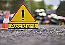 हज करके लौटे माता-पिता के साथ तीन बेटों की सड़क हादसे में हुई मौत