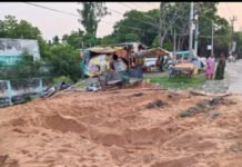 झोपड़ी में घुसा बेकाबू ट्रक, एक ही परिवार के 4 लोगों की दर्दनाक मौत