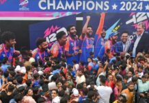 मुबई में उमड़ा फैंस का सैलाब, टीम इंडिया का एयरपोर्ट पर हुआ भव्य स्वागत