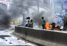 बांग्लादेश में अंतरिम सरकार बन जाने के बाद भी हिंसा और प्रदर्शन का दौर जारी