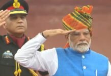 प्रधानमंत्री नरेन्द्र मोदी ने लाल किले पर लगातार 11वीं बार फहराया तिरंगा