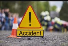 कार ने दो बाइकों को मारी टक्कर, छह युवकों की मौत