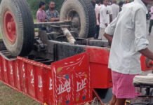 गणेश विसर्जन को जाते समय ट्रैक्टर-ट्राली पलटने से महिला और बच्ची की दबकर मौत, कई घायल