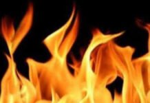 दिल्ली के झुग्गी बस्ती इलाके में आग लगने से 150 झुग्गियां जलकर खाक