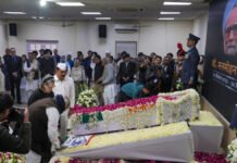 सोनिया गांधी, खरगे, राहुल समेत कई नेताओं ने मनमोहन सिंह को कांग्रेस मुख्यालय में दी श्रद्धांजलि