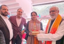 पूर्व मंत्री अश्वनी चौबे ने डॉ. विनीता को किया सम्मानित