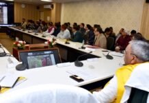 चिन्हित परिवारों को ऊंचा उठाने के लिए सरकारी फण्ड के अलावा सीएसआर फण्ड की भी मदद ली जाए- ओमप्रकाश राजभर