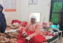 कलियुगी बेटे ने माता-पिता पर पेट्रोल डालकर लगाई आग, चाकू से भी किया हमला