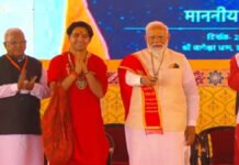 प्रधानमंत्री मोदी ने रखी बागेश्वर धाम कैंसर अस्पताल की आधारशिला