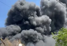 ग्रेटर नोएडा में आग की चपेट में आईं कई फैक्ट्रियां, दूर से दिख रहा धुएं का गुबार