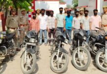 बिजनौर में बाइक चोर गिरोह का भंडाफोड़, 8 गिरफ्तार, 5 मोटरसाइकिलें बरामद