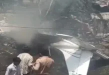 अमरेली में प्लेन हुआ क्रैश, रिहाइशी इलाके में गिरा मलबा, पायलट की दर्दनाक मौत