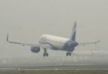 दिल्ली में चलीं धूलभरी आंधी और तेज हवाएं, हवाई अड्डे पर 15 उड़ानों का बदला गया रूट