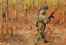 छत्तीसगढ़-तेलंगाना सीमा पर सुरक्षाबलों के साथ मुठभेड़ में 5 नक्सली ढेर, सर्च ऑपरेशन जारी