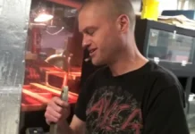 सैकड़ों बार जहरीले सांपों से कटवा चुका है यह शख्स, वैज्ञानिक कर रहे रिसर्च