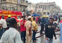 गुलजार हाउस के पास एक बिल्डिग में लगी भीषण आग, 8 लोगों की मौत, कई घायल