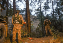 पाकिस्तानी सैनिकों ने जम्मू कश्मीर में एलओसी के पास की गोलीबारी