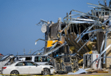 अमेरिका में तूफान ने मचाई तबाही, ढही इमारतों की छत, 27 लोगों की मौत